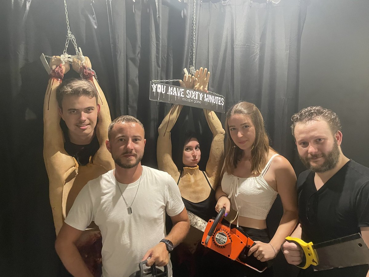 Sopriam_'s tweet image. Une équipe vreuuuument 🧟

combien /10 pour la dégaine d’@AZIDOT_ ?