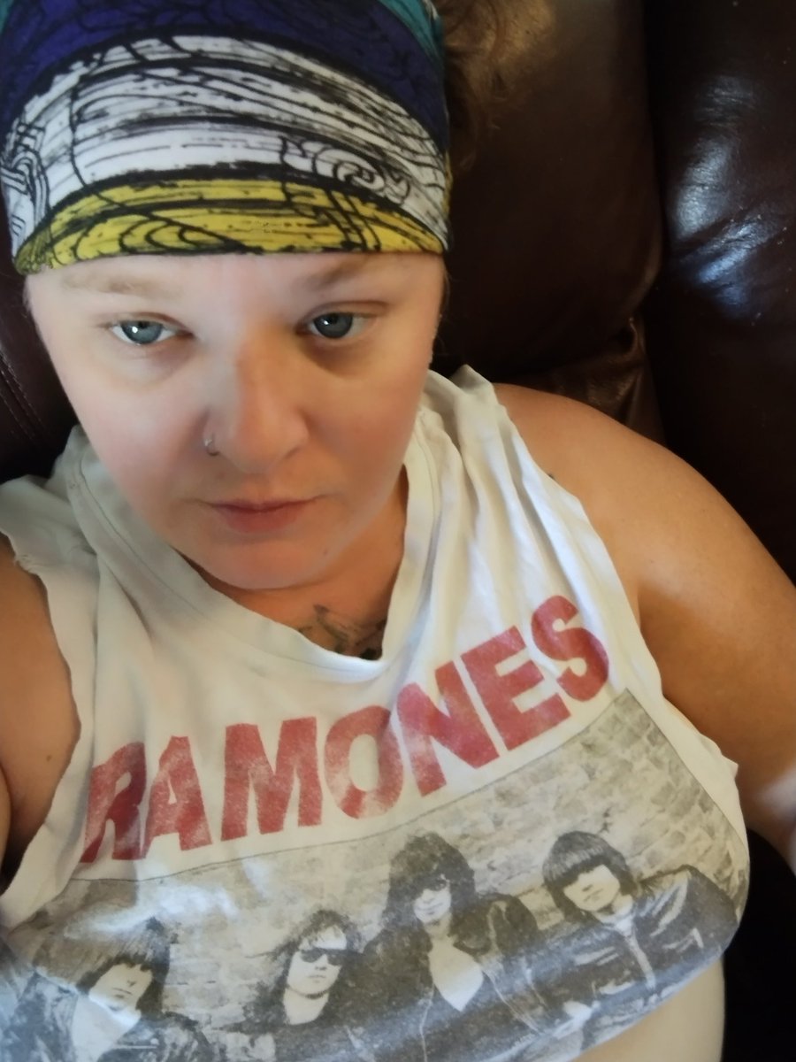 TurbulentMystik's tweet photo. My 3rd day with a high fever.. it's starting to break.. and I'm sweaty.. in my old ass holey Ramones shirt.. just keeps breaking and returning 💩#covidproblems #miserable #covid https://t.co/0nLqN7cOsH