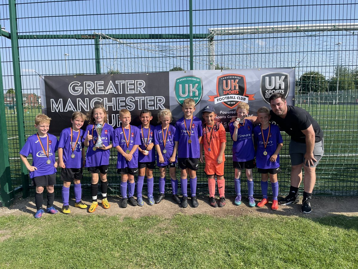 GeorgiaMayGill's tweet image. SRDC u9s golds Greater Manchester U9s cup winners! They never lost a match! Go on boys 🏆💪🏻 #srdc #grassrootsfootball