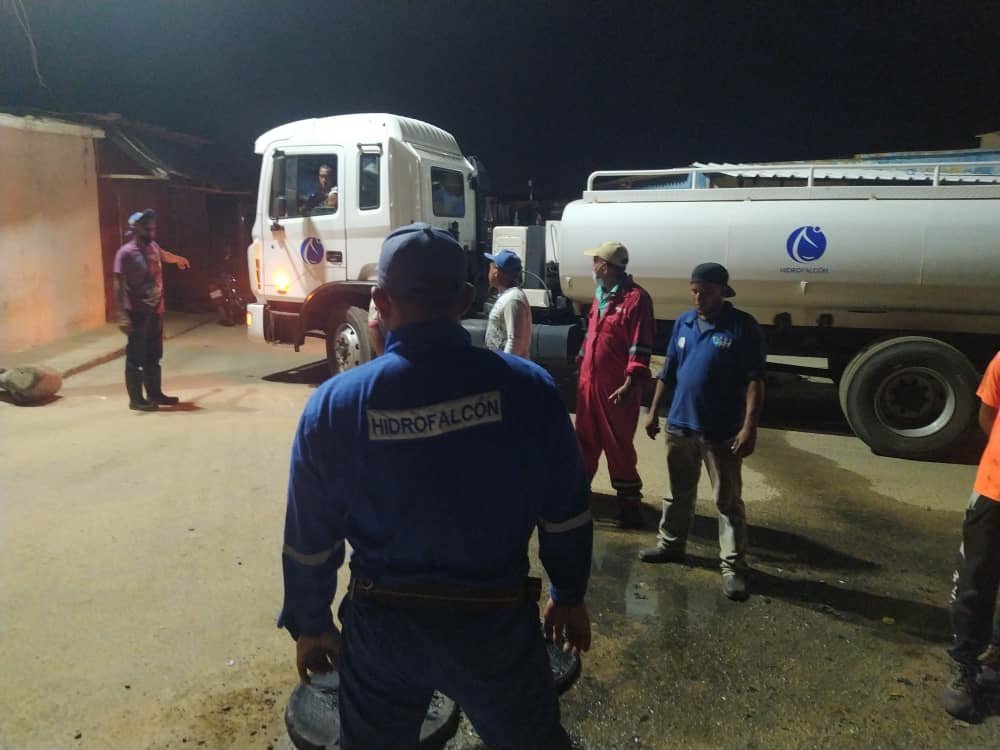 HIDROFALCON's tweet photo. #EquipoDeAzul cumpliendo con las políticas sociales instruidas por el Pdte @NicolasMaduro  a través del @MinAguasVen se encuentra trabajando en mantenimiento sistema de aguas servidas de #Adicora mcpio #Falcon. @RMarcoTorres
@andresmmigente @GobVictorClark
@oficialhidroven https://t.co/BS7FNAAb6y