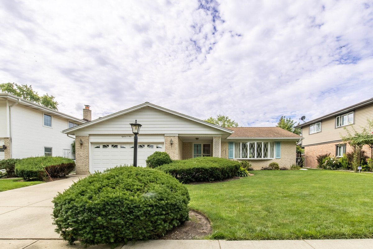 PicketAH's tweet photo. New Listing! $395,000.00, 3BR, 3BA, 1809 Wood Lane, Mount Prospect, IL 60056, Full Details https://t.co/6nwqvtlbni https://t.co/deKG96h6jM