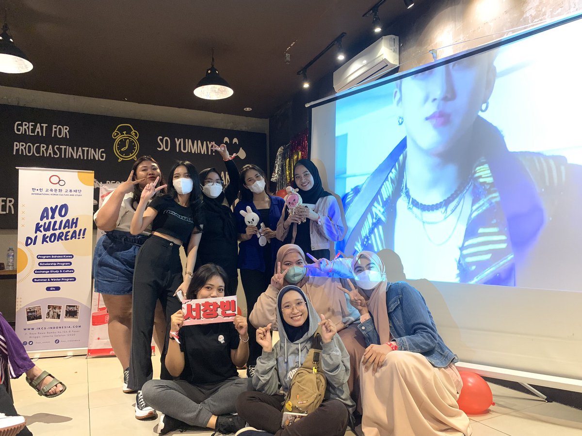 pegeleeno's tweet photo. udah lama gak gini gini, so happy to meet you all! <3 https://t.co/s4LkFtHmoI
