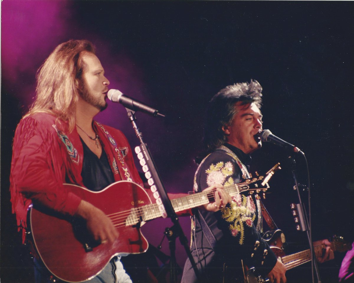 CassieJFox's tweet photo. #TBT October 1996 "WCOS-FM Days"Travis Tritt &amp; Marty Stuart-The 1995 "No Hats Tour" @ South Carolina State Fair.800 speed Film-Vivitar Zoom Lens-No Flash* 
#WCOSFM #CassieJFoxPhotos #ColumbiaSC #TravisTritt #MartyStuart #CountryMusic #CazFoxMedia #SCStateFair https://t.co/YSk8r9lWUw