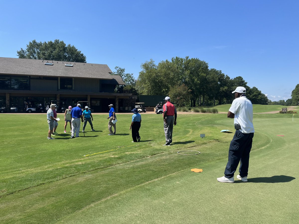 FirstTeeMS's tweet image. PLAYer Coach Training @TheNewDeerfield  #buildinggamechangers 
#firstteecentralms #coaches #learning #training