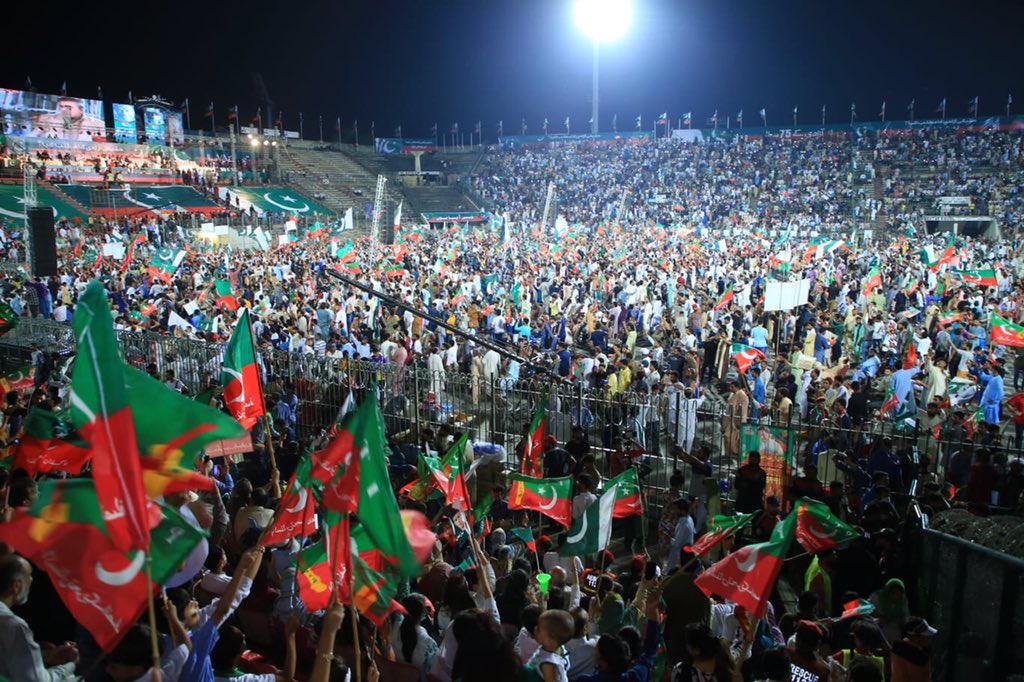 iAishahAdv's tweet photo. ہاکی کے میدان میں بلے کا راج ✌️
کیا بچے،کیا بوڑھے کیا نوجوان،یہ خوددار قوم اپنے بہادرلیڈر کےساتھ ڈٹ کرکھڑی ہے✌️
#حقیقی_آزادی_جلسہ
#جشن_آزادی_کپتان_کے_سنگ https://t.co/7bKfpzUZFu
