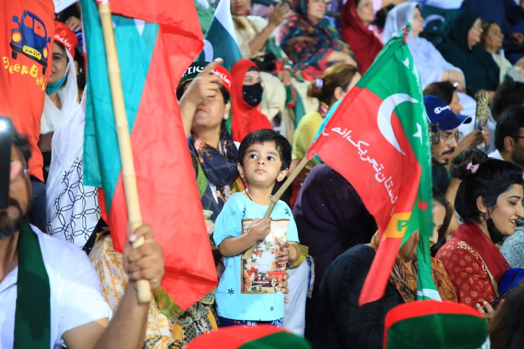 iAishahAdv's tweet photo. ہاکی کے میدان میں بلے کا راج ✌️
کیا بچے،کیا بوڑھے کیا نوجوان،یہ خوددار قوم اپنے بہادرلیڈر کےساتھ ڈٹ کرکھڑی ہے✌️
#حقیقی_آزادی_جلسہ
#جشن_آزادی_کپتان_کے_سنگ https://t.co/7bKfpzUZFu