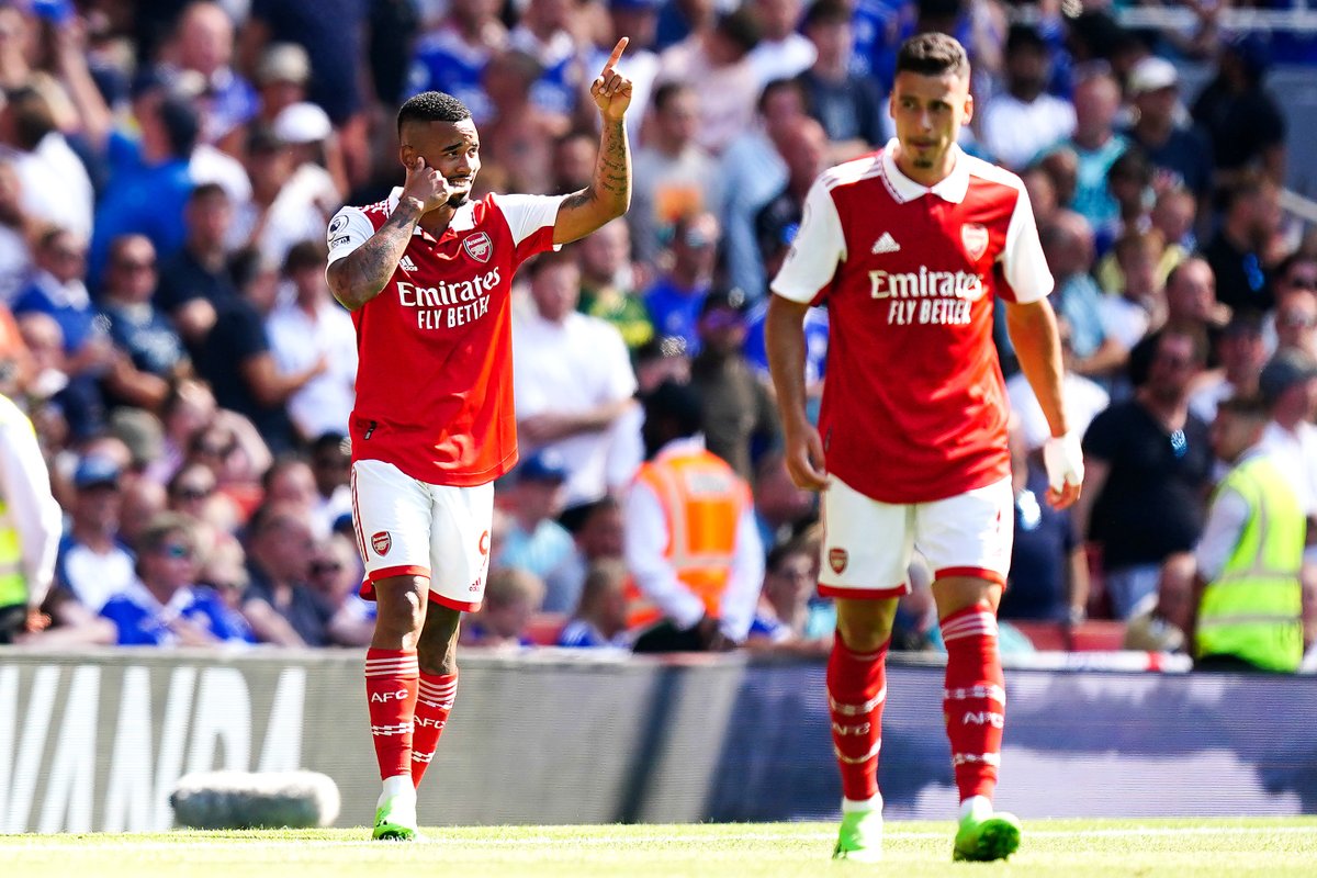 OnzeMondial's tweet photo. 🔥 Cet après-midi, Gabriel Jesus était en feu ! 

🎯 2 buts 
🤝 2 passes décisives

Grosse saison en vue pour le brésilien avec les Gunners ?🔴⚪️

#ARSLE ⎮ #gabrieljesus ⎮#PremierLeague https://t.co/pio8OUlcva
