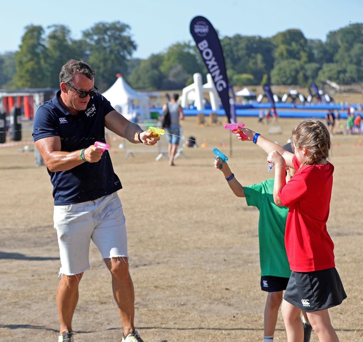 FestivalSportUK's tweet photo. There’s only one thing for this weather… water fight! And @IamAustinHealey is certainly enjoying himself 💧 🥵 ☀️ https://t.co/r0pzVK9cyR