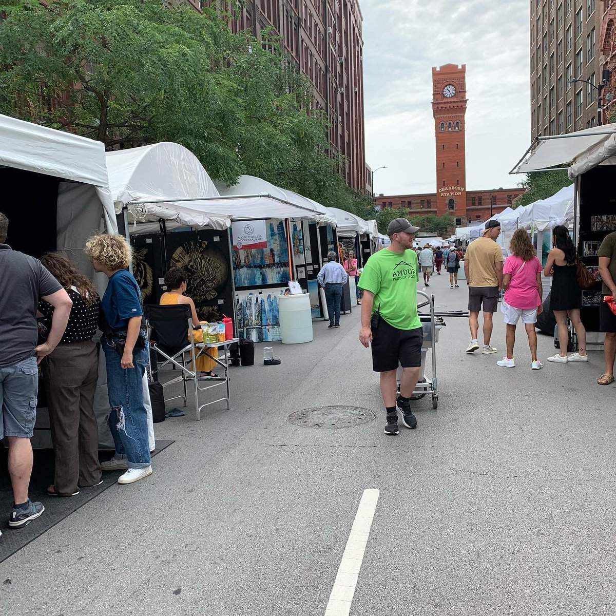 printclubroc's tweet photo. Moon Rabbit Press is in Printer's Row, Chicago.
GOOD MORNING!!! @PrintersRowArtFest is on!!!
Come visit @scottyjones_urthyfiberart and I today and tomorrow, 10-5, on Dearborn Polk & Harrison.
#MoonRabbitPress #GoodMorningSunshine #Printmaking #Linocut #IndependantArtist https://t.co/IlPtDXO0Ri