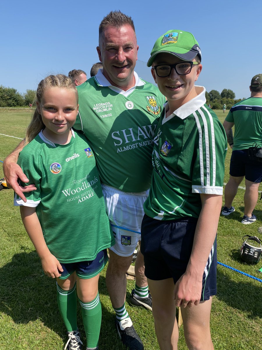 Anniemckenna06's tweet photo. The #limericklegends 🟢⚪️came away with a great win over the #tipperarylegends today! Seriously good standard of hurling from the players of all ages. Great support, positive energy &amp; craic too for this wonderful cause. #Crumlinchildrenshospital #Luimneachabu! https://t.co/FLXEeVciyP