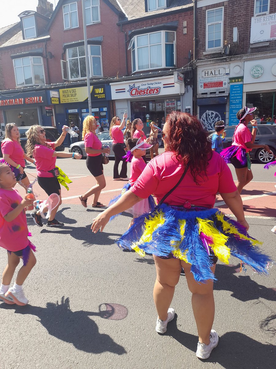 At the carnival in alex Park what an amazing day weather is gorgeous, music, food, dance and  atmosphere. @ky1iew @ShefaliKapoor14 @MccFionaW @ManCityCouncil @MCCWhalleyRange @parks_great