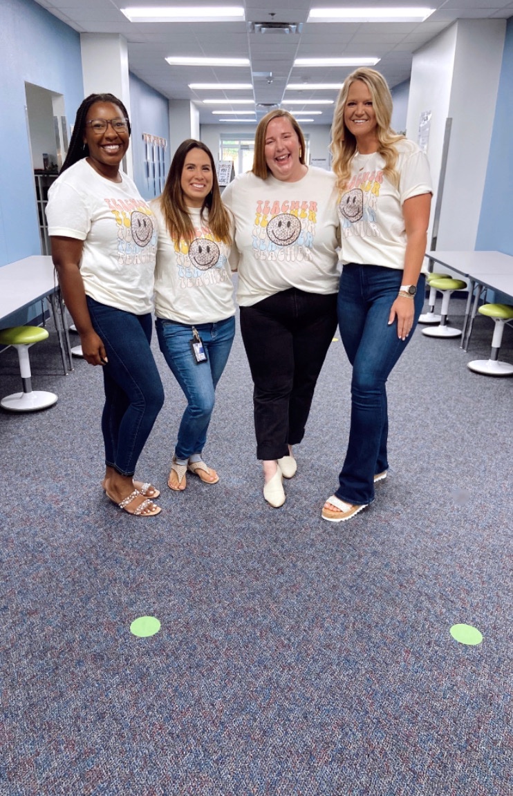 Pro Tip: work with your best friends ♥️💙 #wearcneil