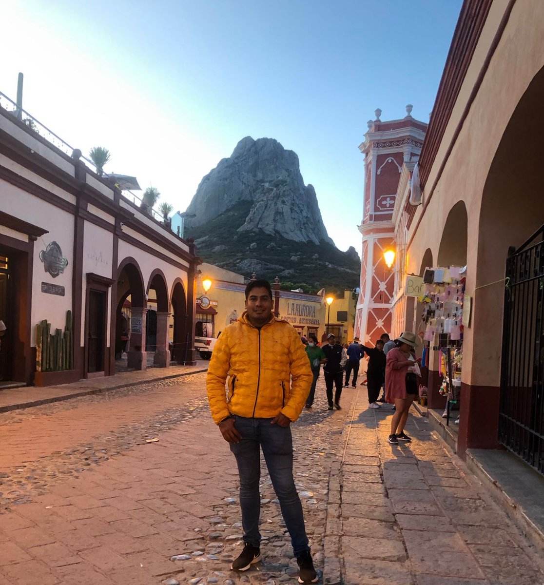 jsgs_galvez's tweet photo. Unos lloran con lágrimas, otros con pensamientos.
🍃🍁🍂⛰️
"Octavio Paz" https://t.co/BDs7r6S4C6