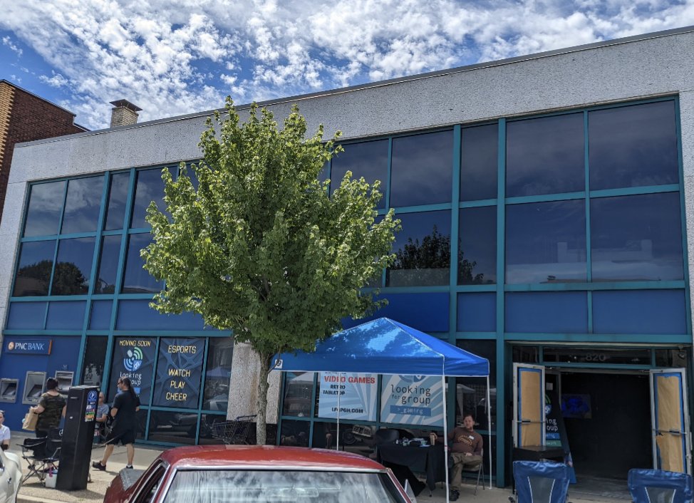 Looking for Group tweet media