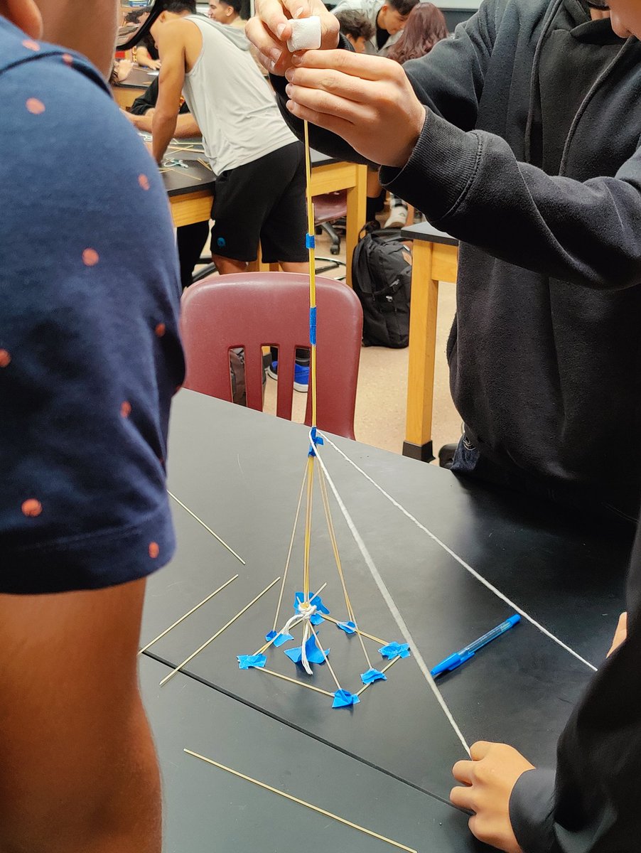 burnsscicoach's tweet photo. I love starting the new school year with a collaborative challenge! The students did so great! #ohsscience https://t.co/A64kXwf3HU