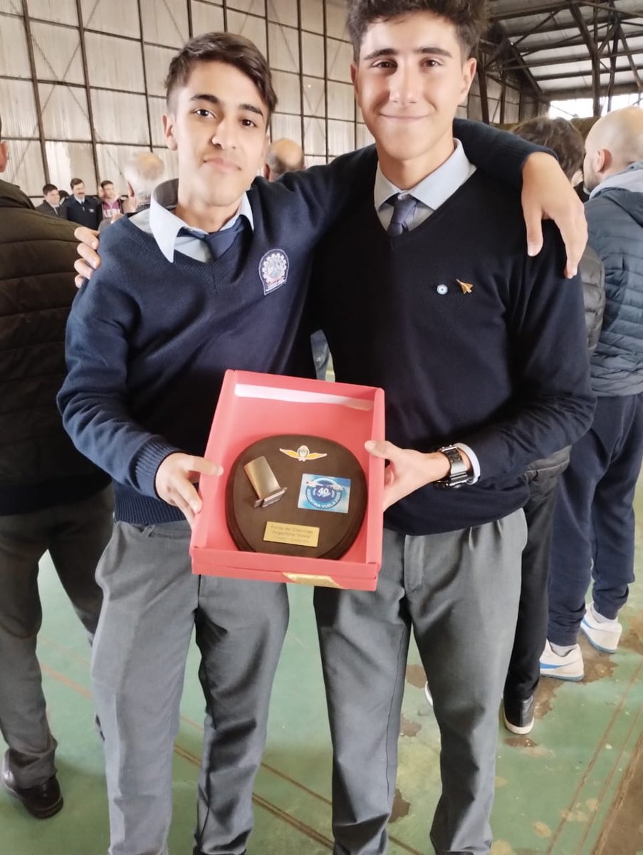 edu_novello's tweet photo. La EESTN°4 "I Brigada Aérea" de #Moron obtuvo el primer y segundo premio en la Feria de Ciencias "Argentina Vuela 2022" realizada por los 110 años de @FuerzaAerea_Arg 💪🏻💪🏻@BAeducacion @DPETPba @INETetp @copretBAok @DTE_Region8 @DTE_BA @EducacionAR @acteba @acteba8 @MunicipioMoron https://t.co/TNnqgEESdJ