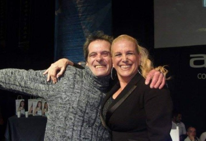DanyBuck's tweet photo. Doble festejo! #CuentaRegresiva hoy justamente hace 11 años de mi primer foto con La Gran @valerialynch y lo festejamos a lo grande en el #TeatroColonial de Avellaneda @tuentrada https://t.co/lH9QAvJYFl
