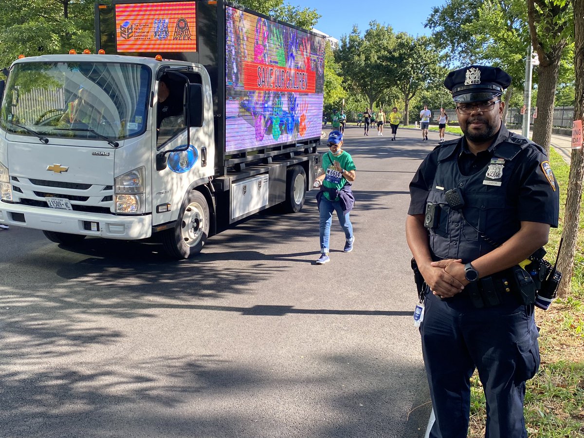 NYCPBA's tweet image. Sending the message loud and clear at this morning’s #PercySutton5K and Harlem Health Walk:

Cops and our communities are standing together, working together and walking together to END GUN VIOLENCE and SAVE OUR CHILDREN. @HARLEMWEEK @ChamberHarlem #HarlemWeek