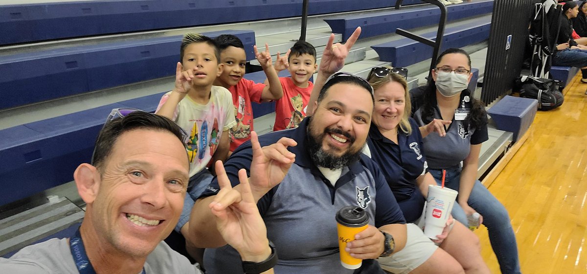 CodyPatton1972's tweet photo. Great job Coach Torres and THE Lady Lobos on the comeback win! #Loboswillbeheard #weareClintISD @RTMVHS @connieAT91 @GeoffreyKimble1 @DrJuanIMartinez https://t.co/4EXfvpCLyR