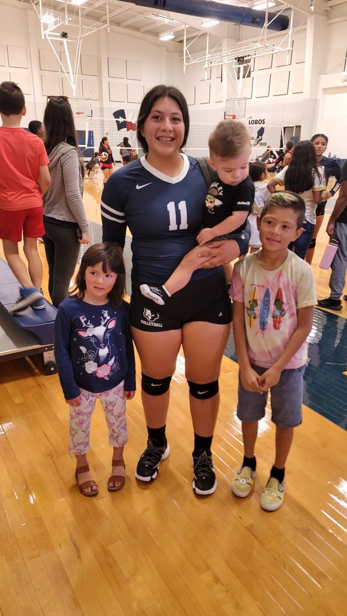 CodyPatton1972's tweet photo. Great job Coach Torres and THE Lady Lobos on the comeback win! #Loboswillbeheard #weareClintISD @RTMVHS @connieAT91 @GeoffreyKimble1 @DrJuanIMartinez https://t.co/4EXfvpCLyR