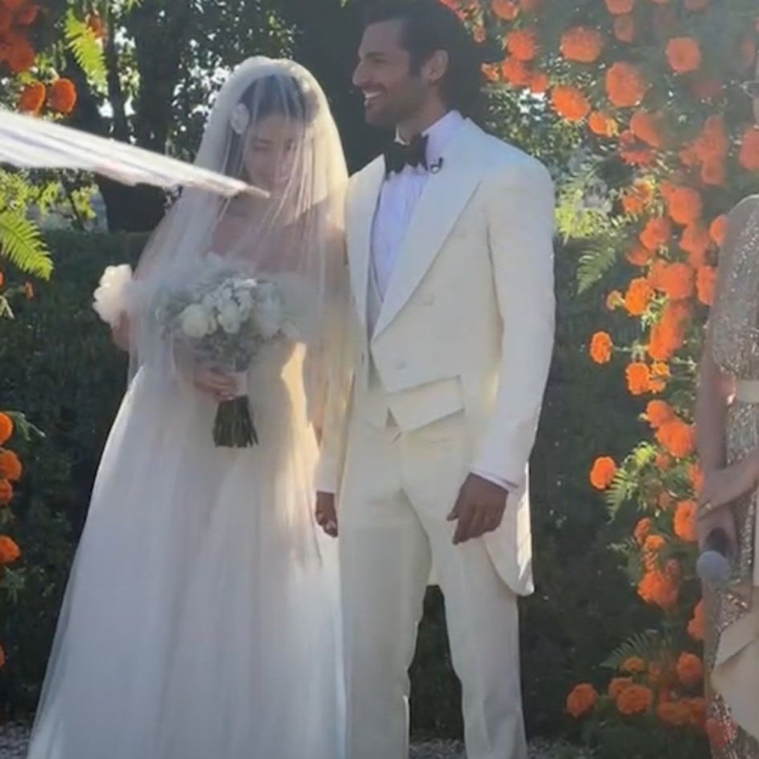 Ilaria22841484's tweet photo. Un sogno...vostro...e anche un po' nostro...meravigliosi ❤️
#ÖzgeGürel #SerkanÇayoğlu 
#ÖzgeSerkanwedding https://t.co/5YPYtBb0JG