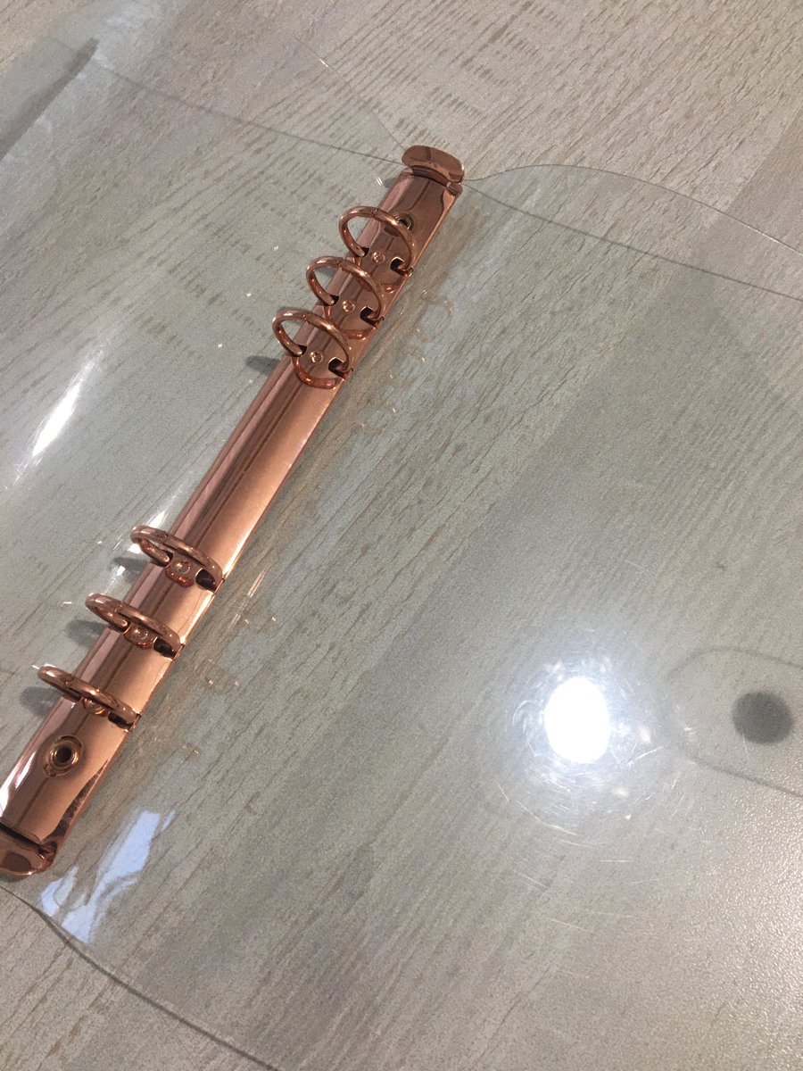 Binder kapagı satıs!

-2. Fotoda gostermeye calıstım azıcık sticker izi var dmden foto atarim.

-Sayfasi var mi diye sormayin sayfasi yok

-65 tl odeme ininal,papara/kargo gard,dolap