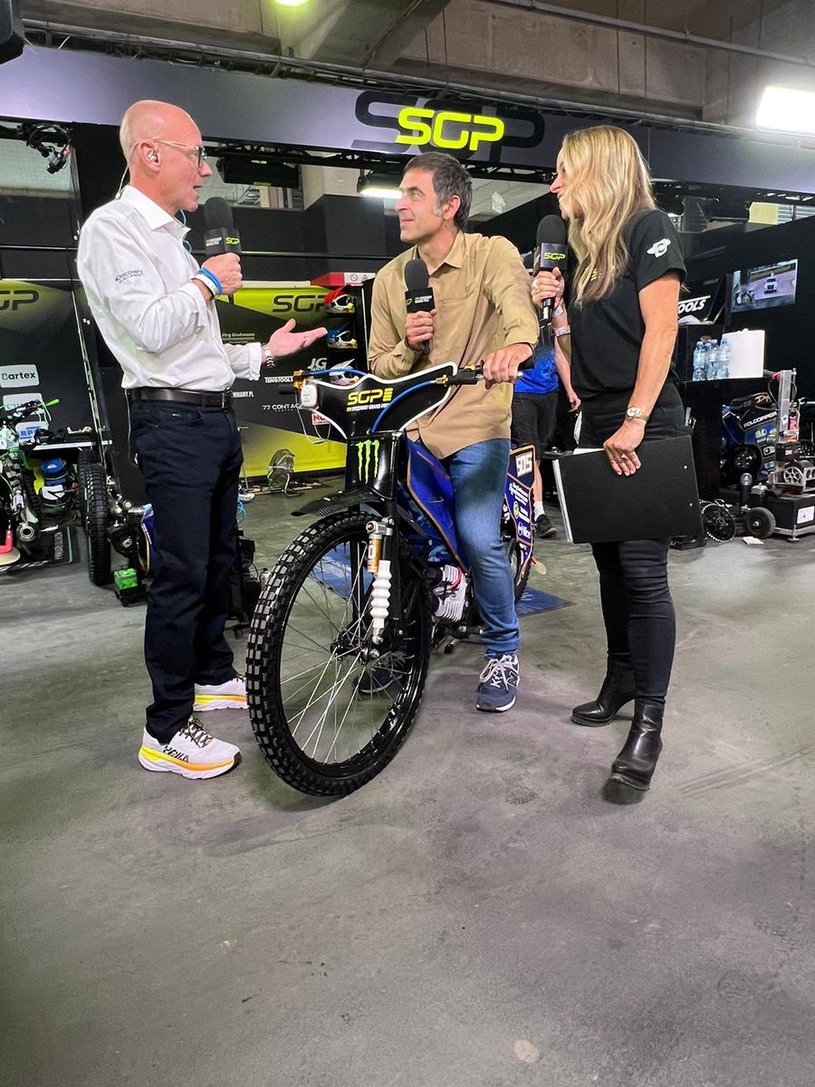 6 x Speedway World Champ Tony Rickardsson talking me through the <a href="/SpeedwayGP/">FIM Speedway GP</a> bikes. No brakes and faster acceleration than an F1 car. Live on @eurosport and @discoveryplusuk now
