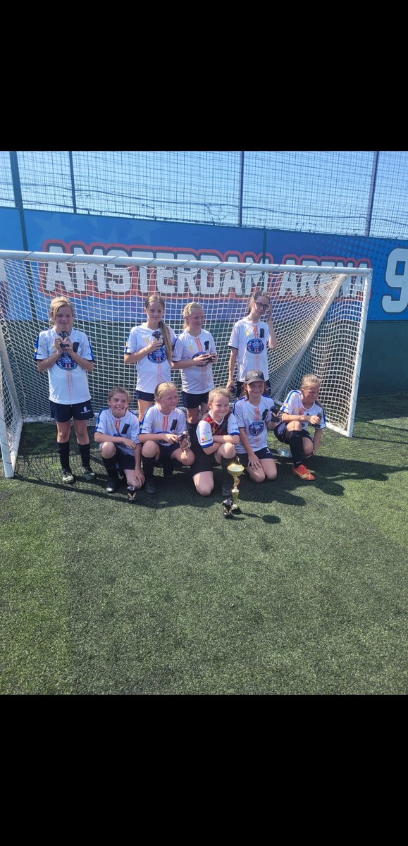 tezburrows's tweet photo. @Lionesses @fcsthelenswomen u12s have just wontheirc1st tournament as a team,  been together 2 months and smashing it 👊💪.  Can I get a congratulations for the girls @Chloe_Kelly98 @leahcwilliamson @alessiarusso7 @ellatoone99 https://t.co/TH2Ybc0TgE
