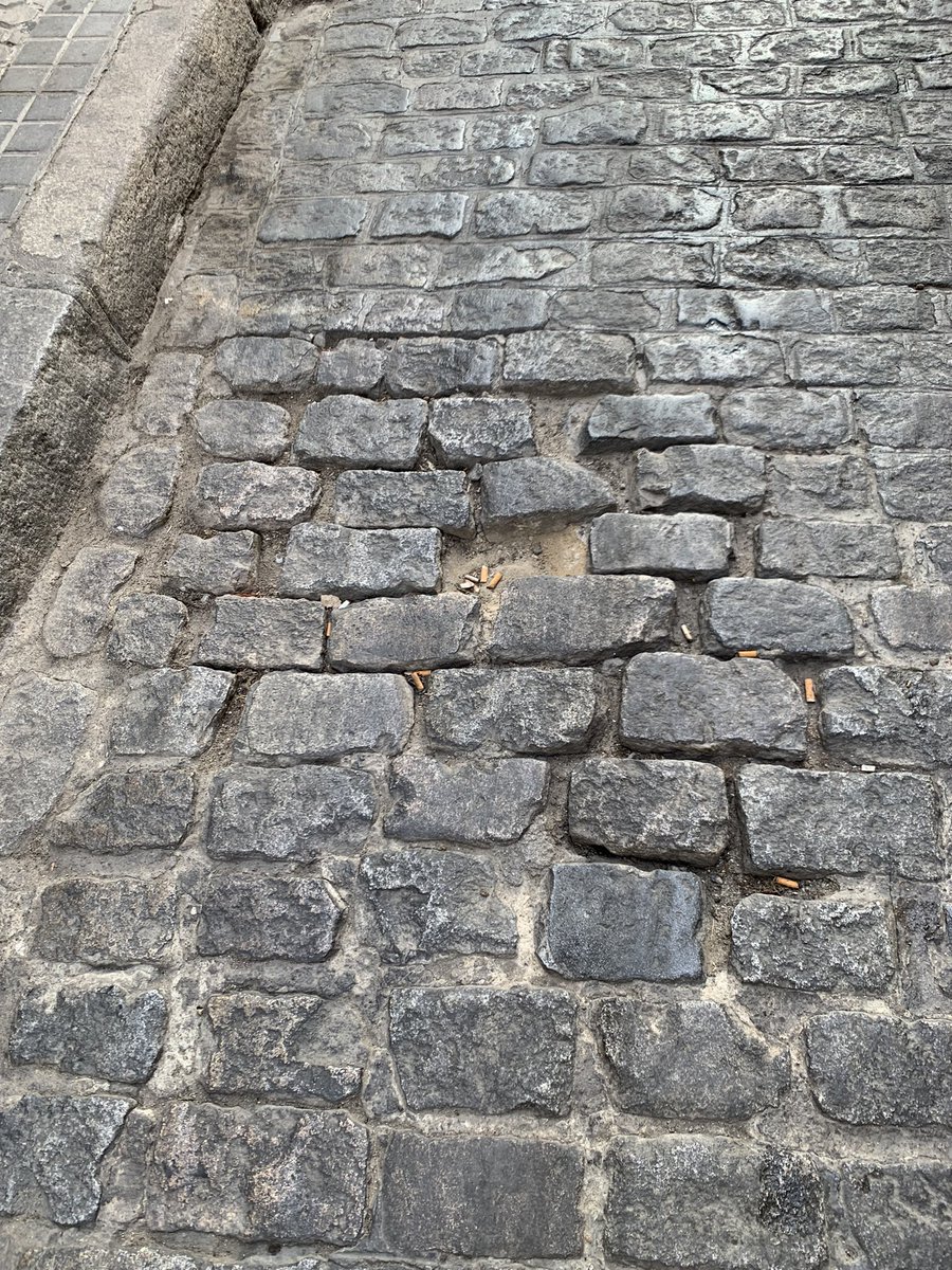 ElPumarejo's tweet photo. Calle Relator. @HuellasSevilla @SevDegradada @Ayto_Sevilla @emasesa https://t.co/cNT49U25vE
