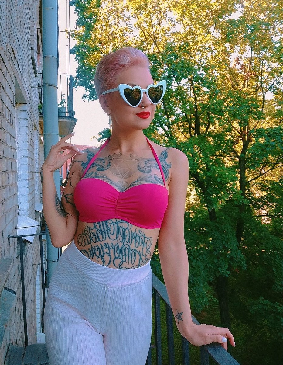 vampira_d's tweet photo. Pink Saturday 💘 https://t.co/9kevYI62xR