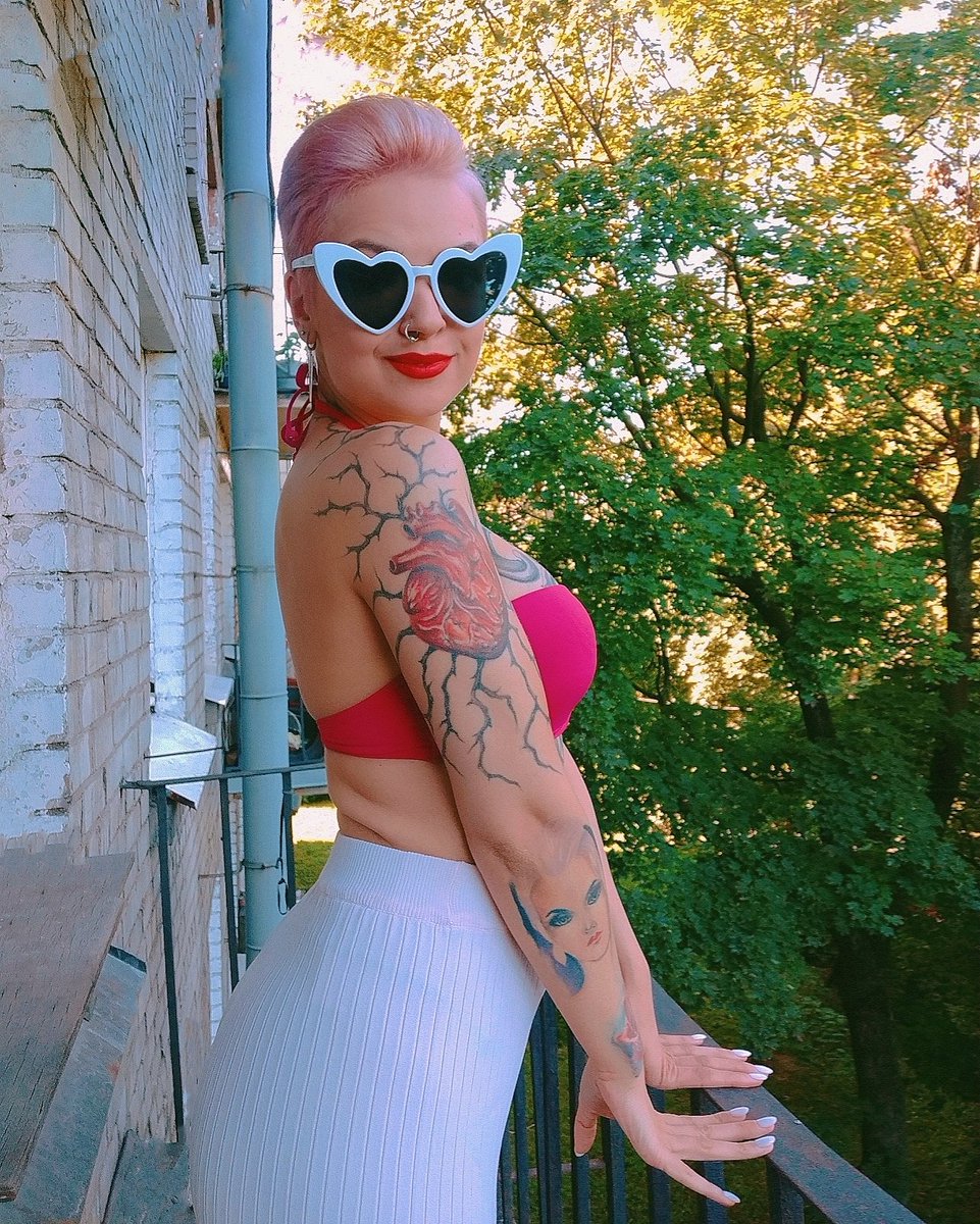 vampira_d's tweet photo. Pink Saturday 💘 https://t.co/9kevYI62xR