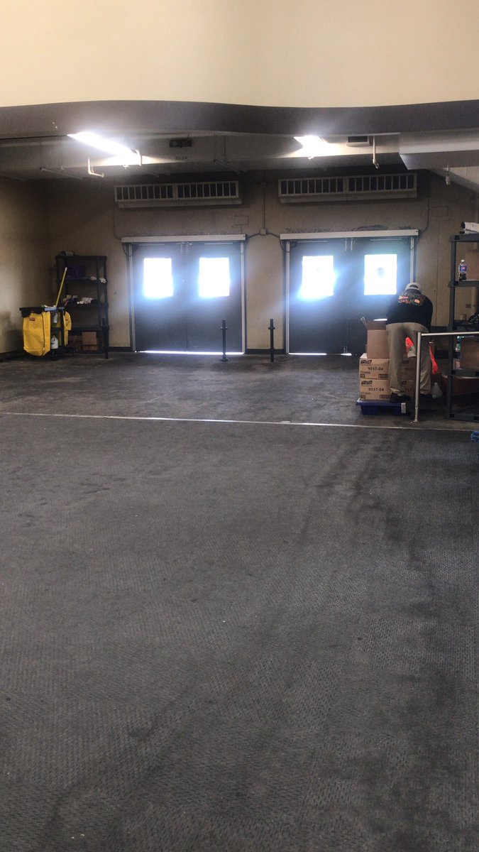 lisalyrics's tweet photo. @meijer SHAME SHAME SHAME!  Your store on 8mile and Woodward AGAIN has no baskets or riding carts available! Customers and handicapped are standing waiting OR searching the parking lot themselves! 😡😡 https://t.co/JO6Ypi0I5J