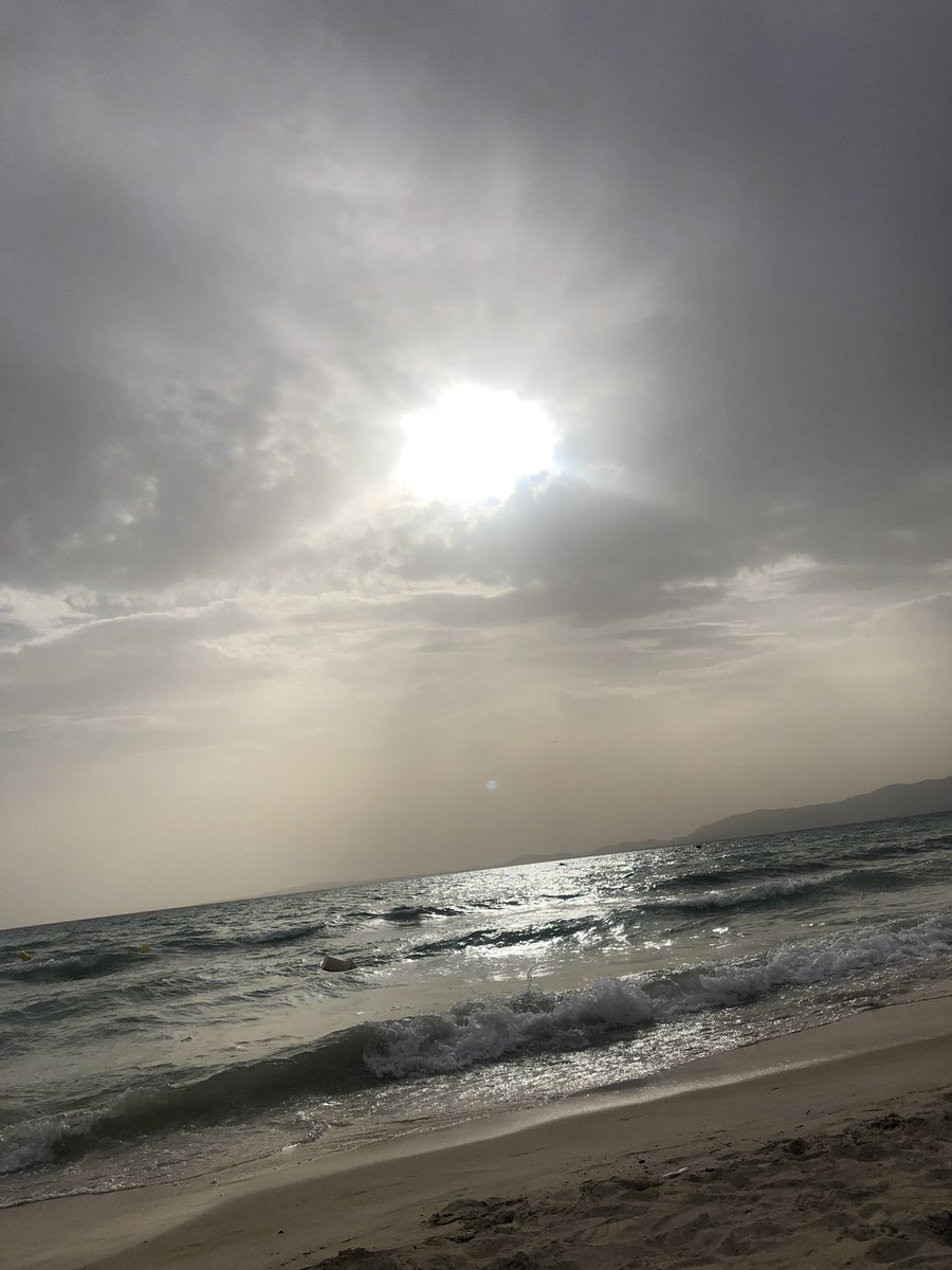 BachyRaimbow's tweet photo. Tal vez esta sea una de las imágenes más nubladas que he podido ver este verano. #39grados https://t.co/NQAPTnsIaS