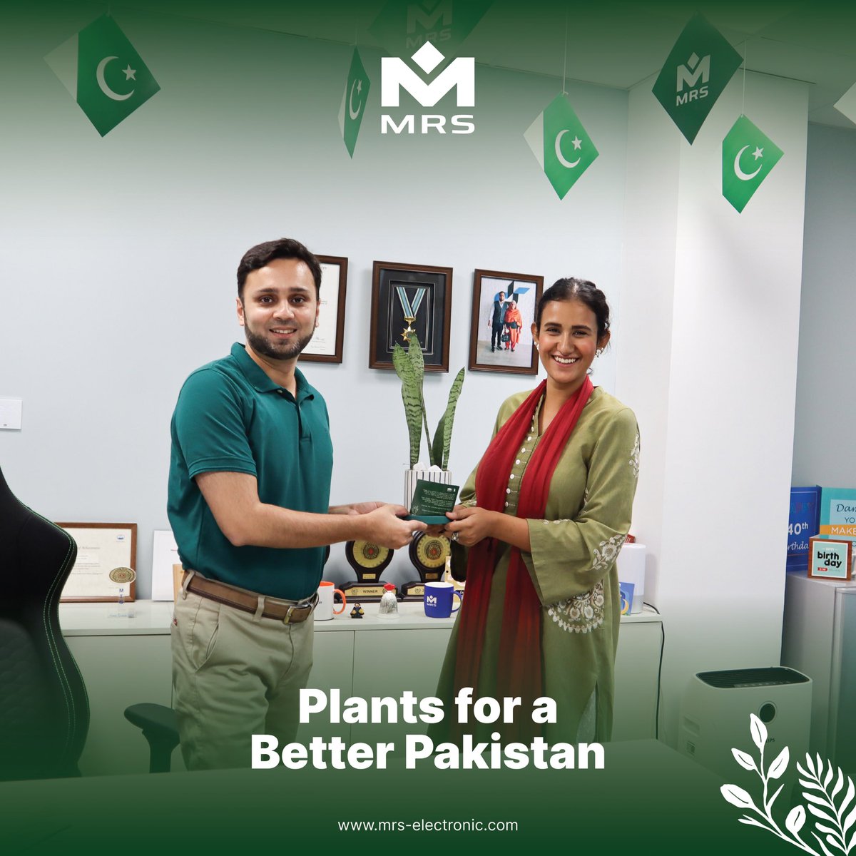 MRSTechOfficial's tweet photo. This 14th of August Be-leaf in yourself and Go Green with #MRSTechnologies 🇵🇰🪴
#GiftsThatGrow #14august #IndependenceDay #Pakistan #August #MRS #Plants #GreenPakistan #GoGreen #PakistanIndependenceDay https://t.co/oCzcd62miI