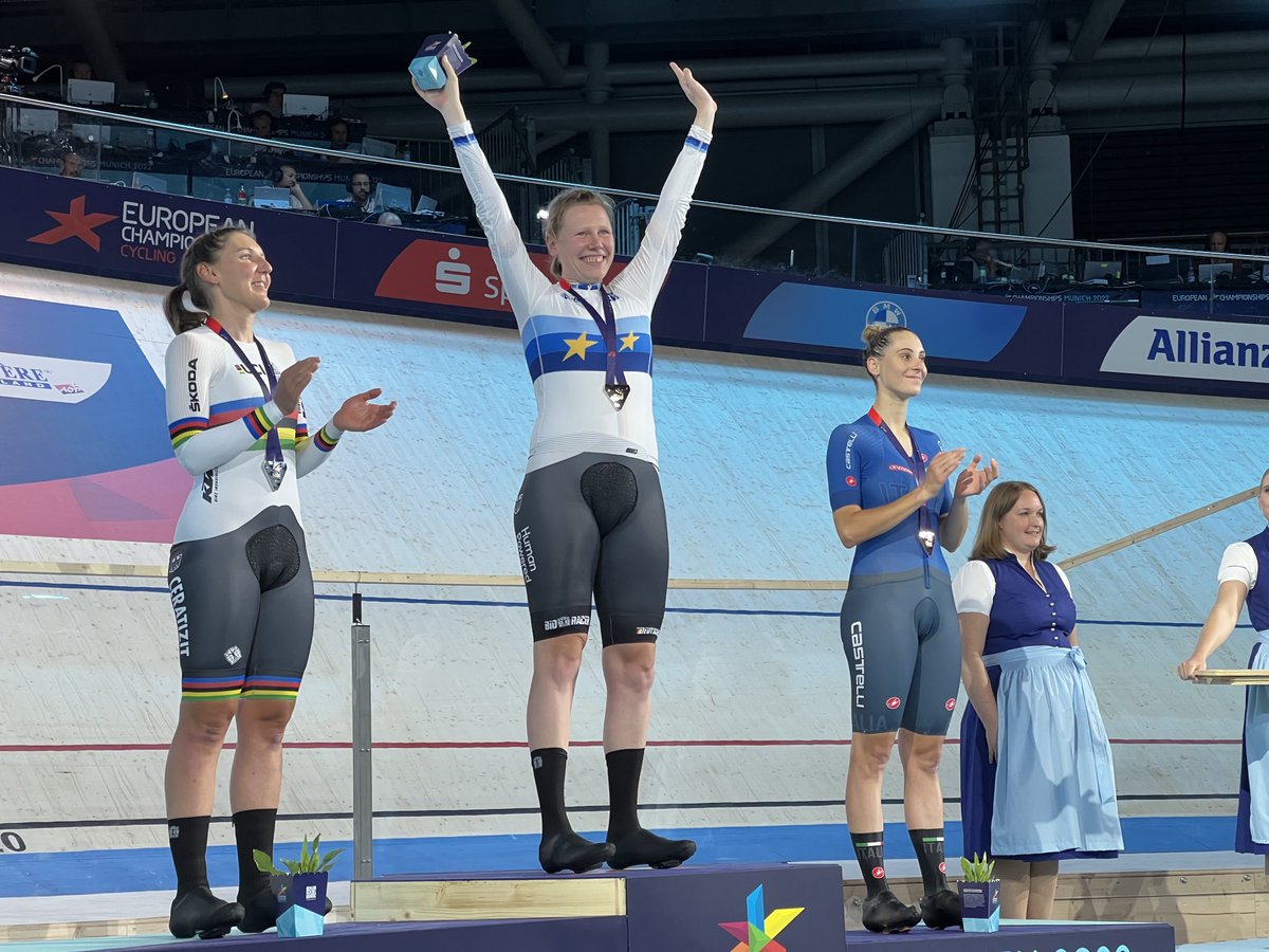 SID_Reinke's tweet photo. #MiekeKroeger 🥇🥈 ⁦@mieke_kroeger⁩ ⁦@LisaBrennauer⁩ ⁦@SID_Sportnews⁩ ⁦@ECMunich2022⁩ ⁦@UCI_Track⁩ https://t.co/MAMbng4rob