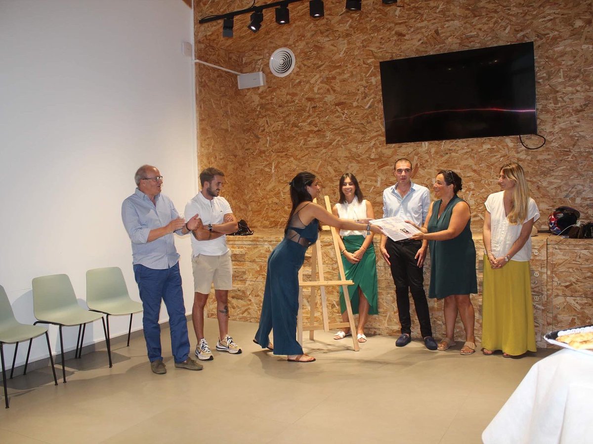 AssociuM's tweet photo. Hier soir les bénéfices de notre 3ème mémorial on été reversés à l’association Inseme en présence des bénévoles de l’association dans la salle Cap sur la Mer. Une nouvelle fois un immense merci à tous les personnes qui ont œuvrés pour la réalisation de ce mémorial. https://t.co/dyRqdeh50x
