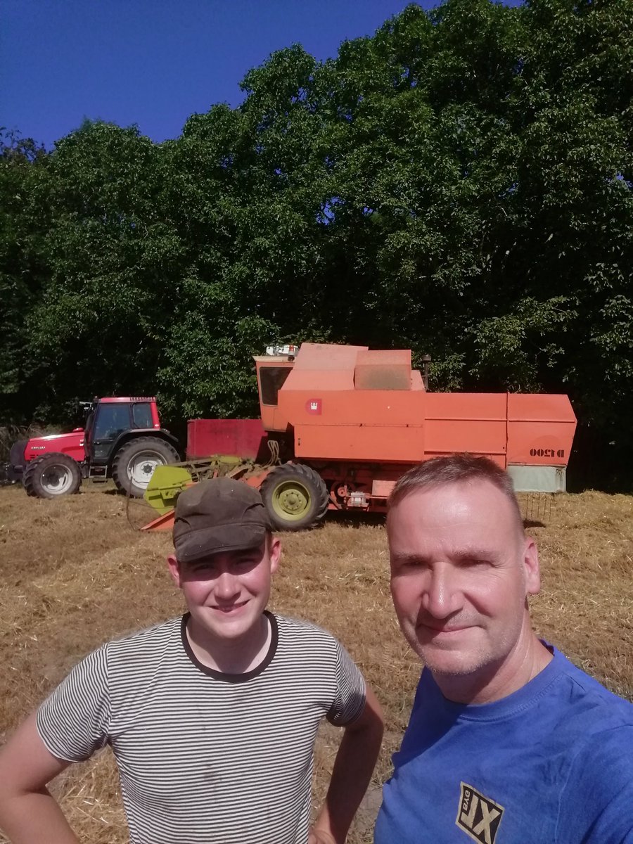 MortenBagge's tweet photo. Så fik chefen (Shane Bagge) og lille mig endnu engang høstet alle 5 ha. #Smallfarming https://t.co/idKrRINVjt