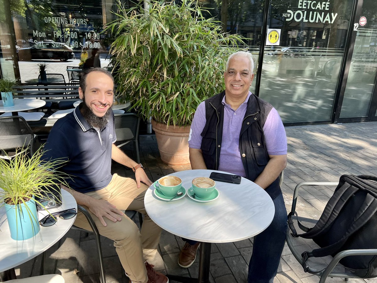 تشرفت اليوم في روتردام بلقاء سعادة د.جلال عبادة <a href="/gabada/">Galal Abada</a> ،من روّاد مبادرة أنسنة المدينة المنورة، انتهت القهوة ولم ينتهي حديثه الشيّق حول التحوّل الحضري الرهيب التي شهدته روتردام من وكر للجريمة والمخدرات في التسعينيات إلى أكثر المدن الأوربية رخاءً وازدهاراً.
#مدن_للناس
#براند_المدن