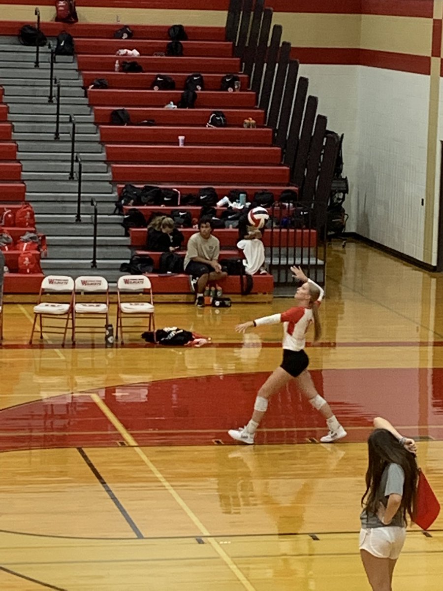 I thought I found <a href="/PaigeBunting5/">Paige Bunting</a> playing VB but it’s just someone who looks like her <a href="/Presleyvb18/">Presley Bunting</a> <a href="/katyvball/">Katy Volleyball</a> #TwinPower