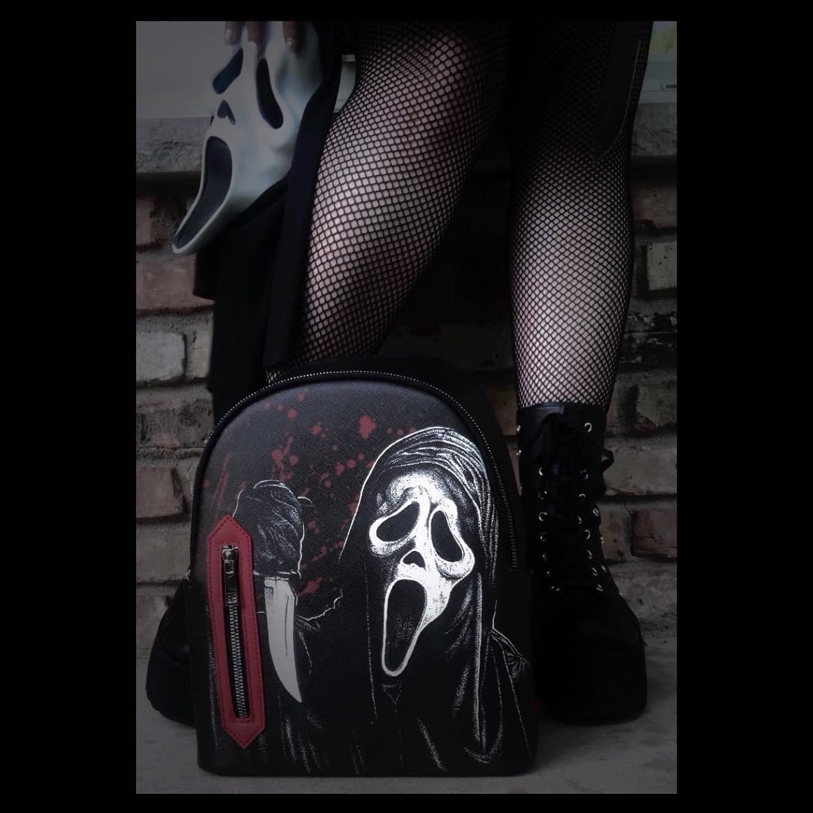HatchetVixen's tweet photo. Hang up on me again and I’ll gut you like a fish, understand? 🔪 #Ghostface #GhostfaceCosplay #GhostfaceMask #GhostfaceFan #GhostfaceKillah https://t.co/gCOjVuEBHC