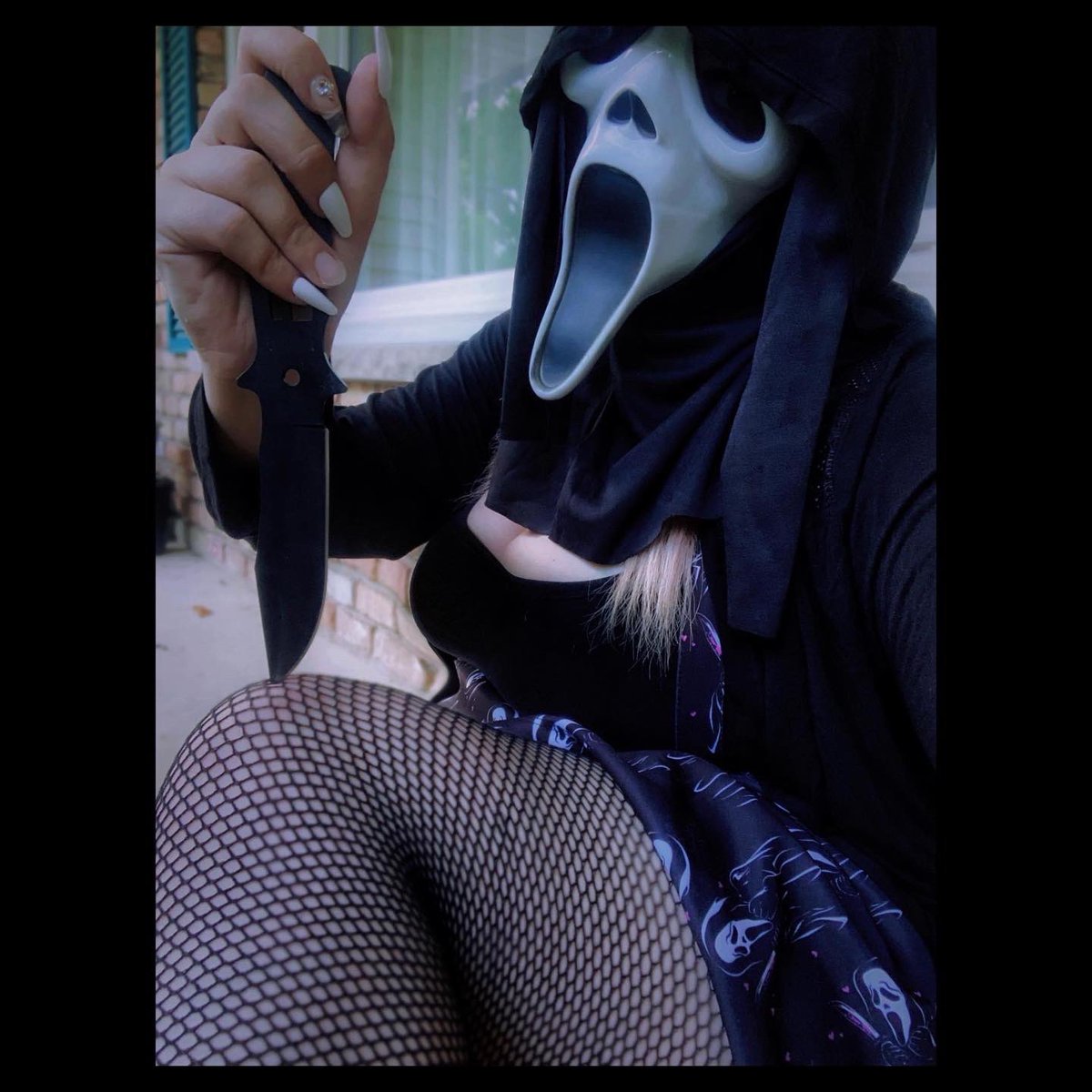 HatchetVixen's tweet photo. Hang up on me again and I’ll gut you like a fish, understand? 🔪 #Ghostface #GhostfaceCosplay #GhostfaceMask #GhostfaceFan #GhostfaceKillah https://t.co/gCOjVuEBHC