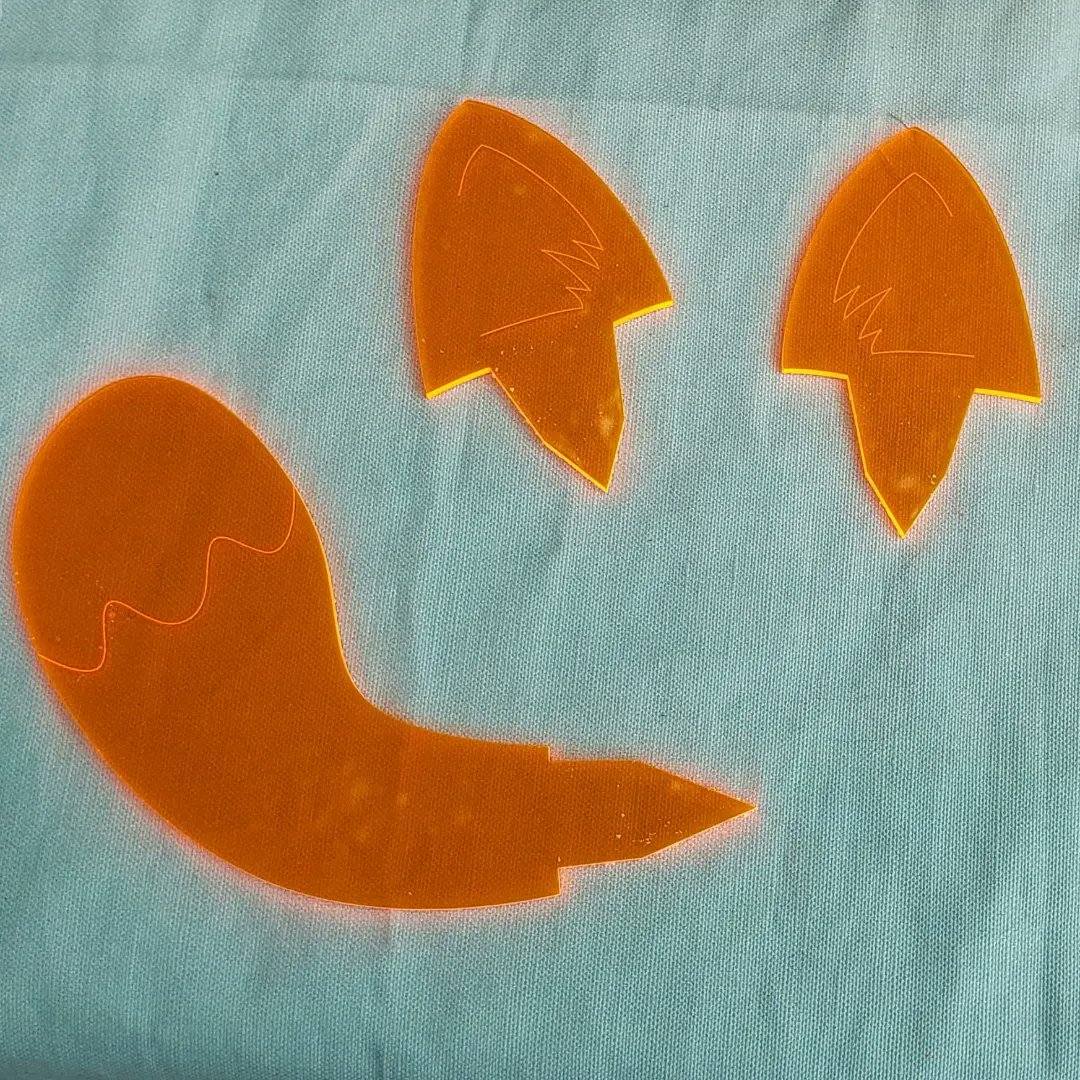 Another #halloween pumpkin accessories variation, an adorable cat! Stab these beautiful acrylic sets into your pumpkin and let the candle lit flow through for a cool glow effect! 
etsy.com/shop/pleasantp…