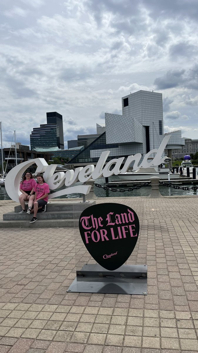 TheCLE's tweet image. Free Pink CLE shirts? Say less.

In honor of @machinegunkelly’s homecoming concert in The Land, we’re giving away limited edition pink ‘The Land for Life’ shirts at the @NCoastHarbor Cleveland Script Sign.

Grab yours before they’re gone. #ThisisCLE