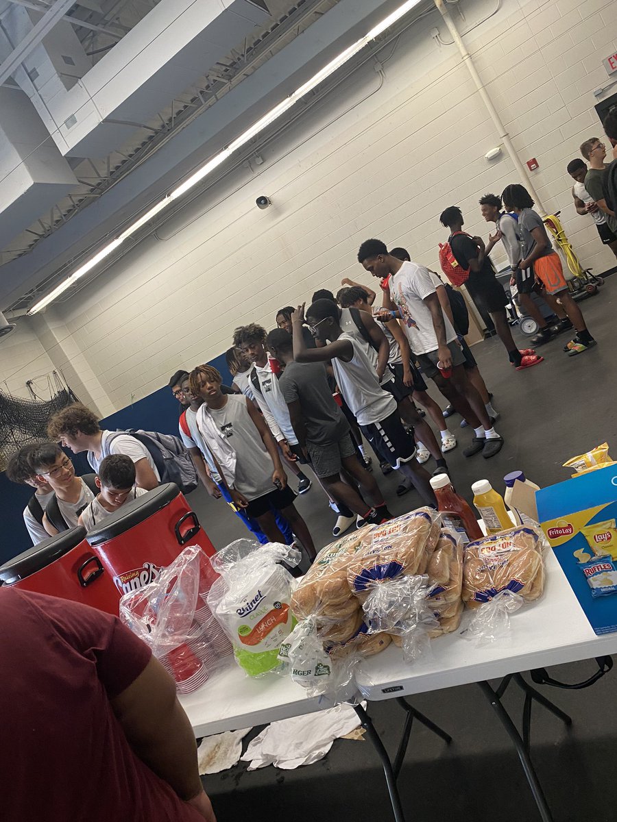 Tviewboostrclub's tweet photo. WeβlI let you in on a little secret, our Coaches are Chefs tooπ¨βπ³π
#CoachesGiveBack
#FeedThePack
#FamilyOverEverything
#TeamBonding
#TexasFootball
@TViewWolves
#TimberviewFootball
#TimberviewWolfPack https://t.co/Pb7yMMXV44
