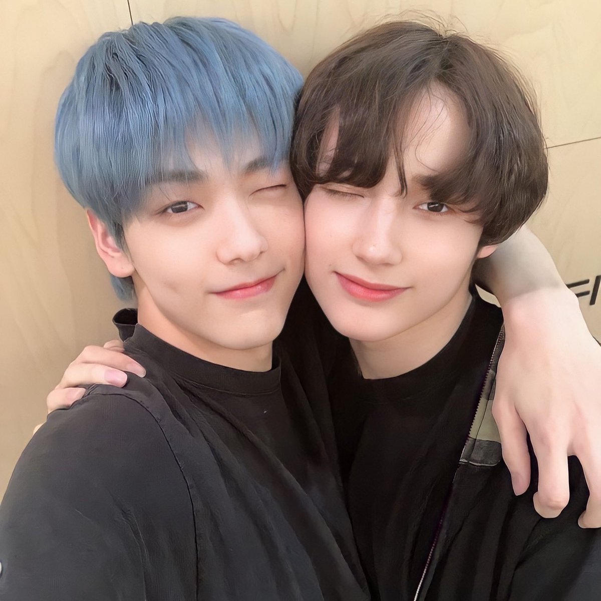 happy hyuka day !!!! ＼（^０＾）／