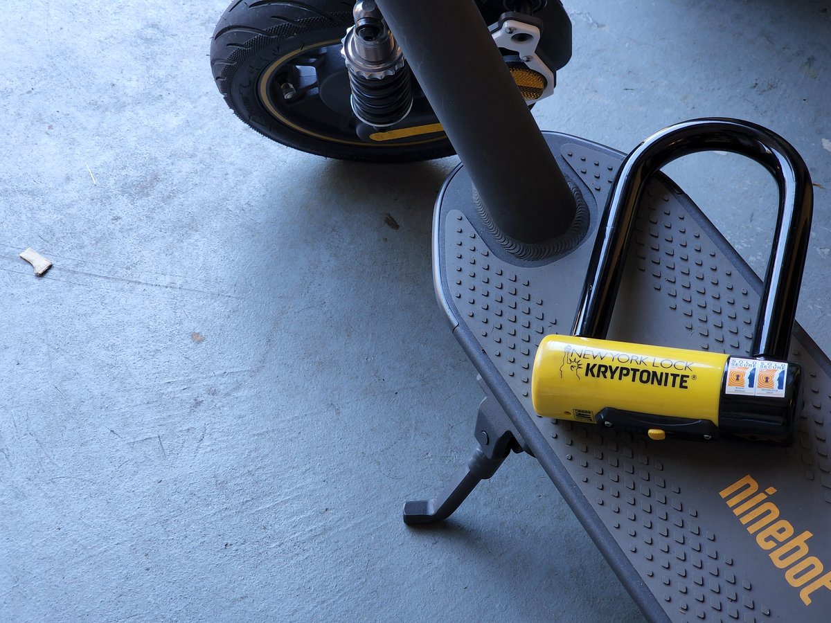 GadgetsSpec's tweet photo. A must have lock for any scooter or bike!! #KryptoniteLock #Ninebot #NinebotMax https://t.co/GxY0fHLj2w