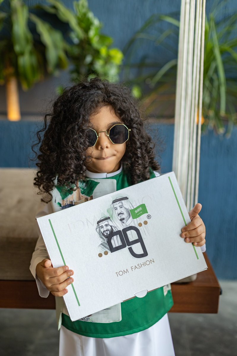 tommim22's tweet photo. @MhmKhrndishi @Turki_alalshikh https://t.co/wAWDZFoxzS قطع يومنا الوطني عندنا غير💚💚🇸🇦 https://t.co/zmL8bmTfQZ