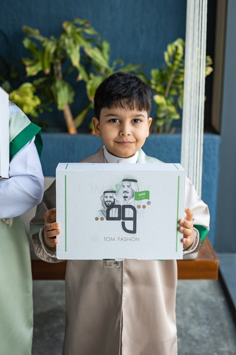 tommim22's tweet photo. @MhmKhrndishi @Turki_alalshikh https://t.co/wAWDZFoxzS قطع يومنا الوطني عندنا غير💚💚🇸🇦 https://t.co/zmL8bmTfQZ