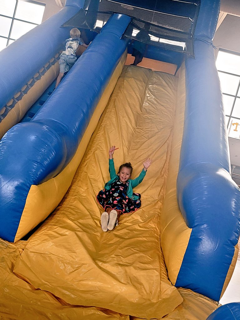 dreaminginka's tweet photo. House slide in for our kinder newbies yesterday was SO FUN &amp; will be a lasting memory! 🥳 #kakiddos #bedifferent @WilemonSTEAM https://t.co/acOK4IUEId