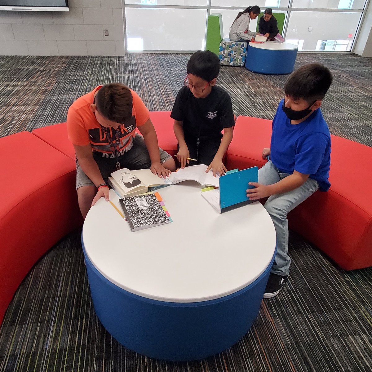 MrArias4's tweet photo. What a great first week of school... My 5th graders loved working in one of my favorite areas of our new @CisdNorthside This is going to be a great year! 🙏🏻💪🏻📚💯 https://t.co/FrO2J3Ulgx